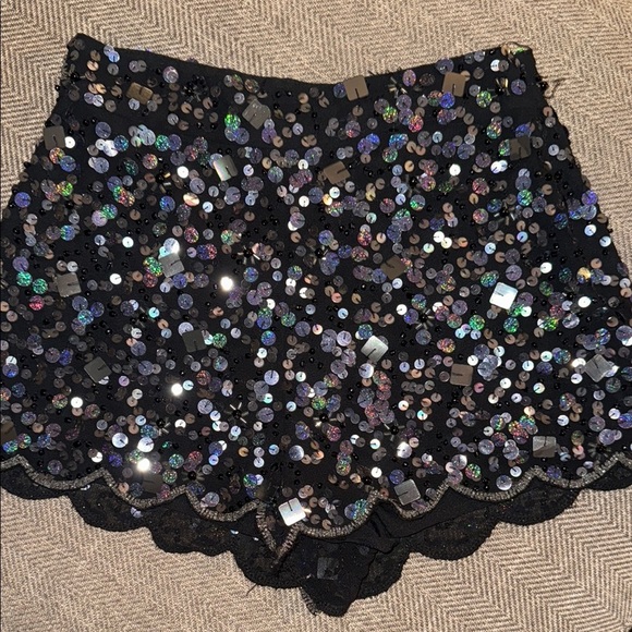 Miss Selfridge Sequined Scallop Hem Shorts Size 2 - Picture 2 of 5